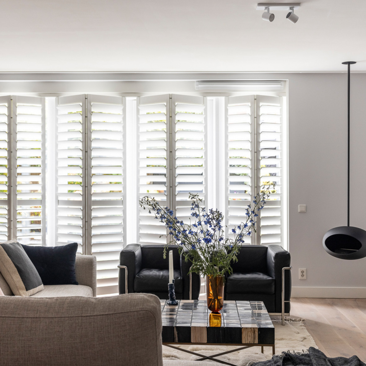 Shutters vouwrails woonkamer Leusden vtwonen