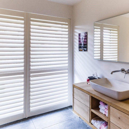 Badkamer witte shutters silent view